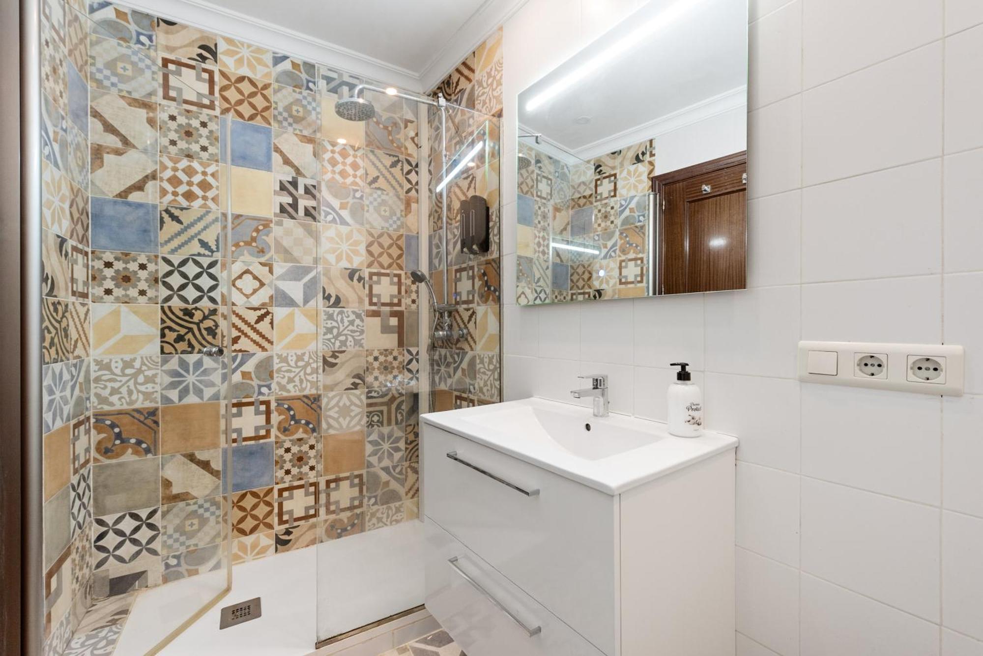 Urbanchicmalaga 2Bedroom Oasis In Historic Malaga Centre Exterior foto